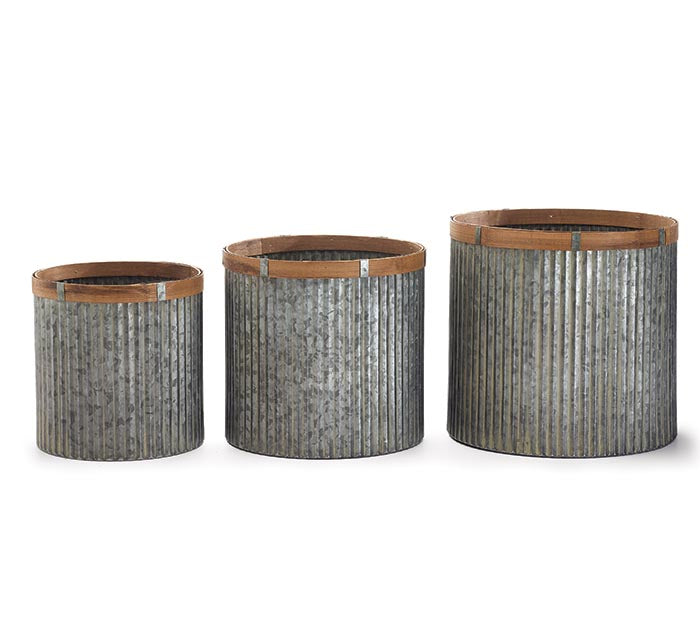 Small Tin Planter with Wooden Edges