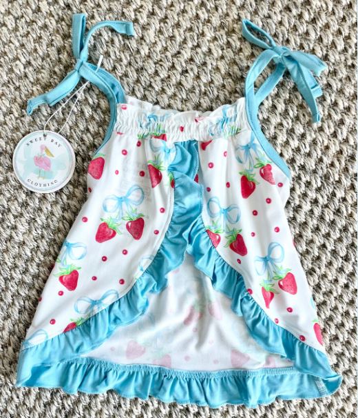 Strawberries and Bows Ruffled Set