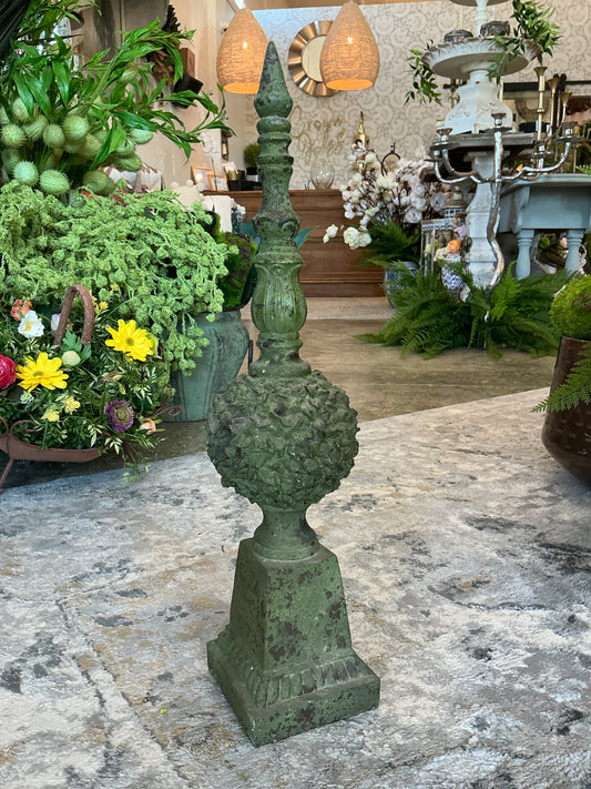 WEGR 21-25" RESIN GARDEN ORB SM