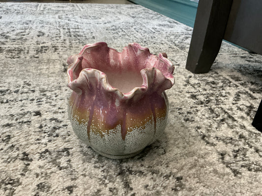 5.5" Pink Ruffle Speckled Planter